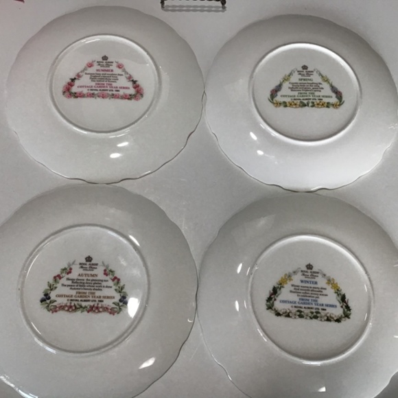 4 Vintage ROYAL ALBERT COLLECTORS PLATES - Picture 6 of 10